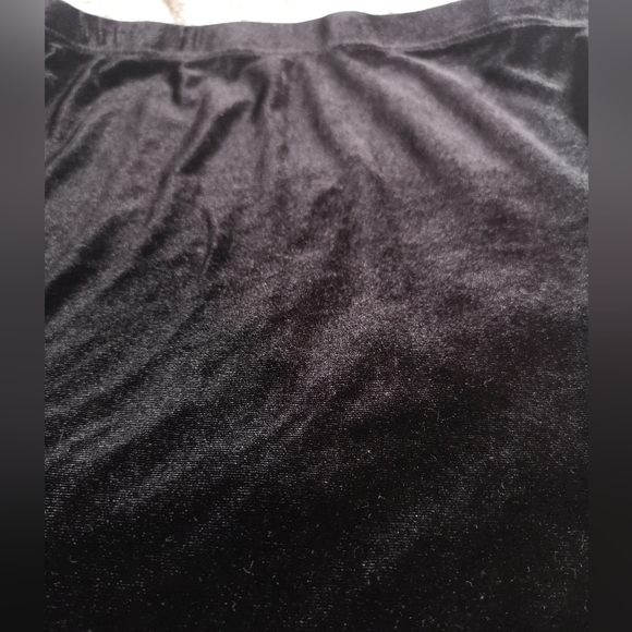 Black velvet skirt - Picture 2 of 5